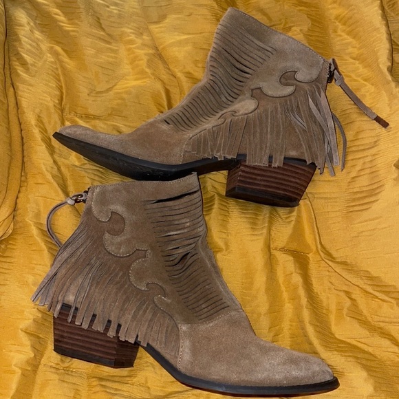 Yellow Box Booties - Picture 2 of 12